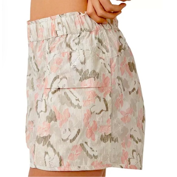 Free People Movement Printed In The Wild Mid Rise Shorts L NWT - Picture 2 of 11
